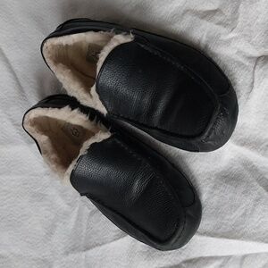 UGG Men’s Ascot Black Leather Slipper Loafers Size 12